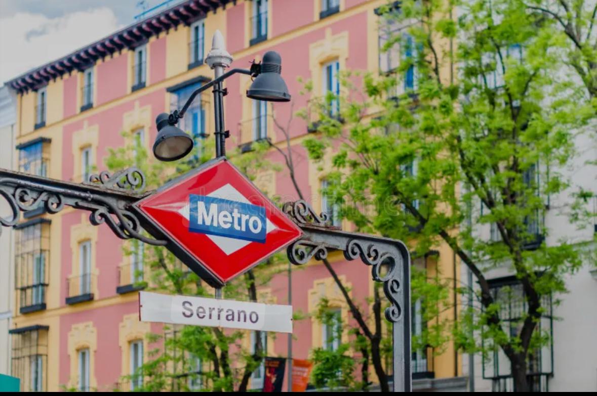 “SE ALQUILA ESPECTACULAR VIVIENDA RECIÉN REFORMADA Y SIN AMUEBLAR EN BARRIO SALAMANCA. DISPONE DE 2 AMPLIOS DORMITORIOS, SALÓN CON COCINA AMERICANA Y BAÑO COMPLETO Y AIRE ACONDICIONADO”